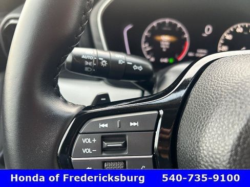 Used 2025 Honda Pilot Touring image 17