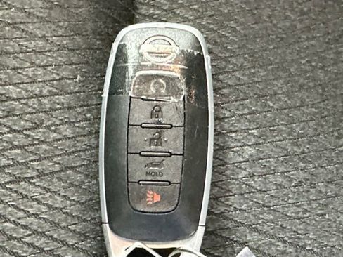 Used 2025 Nissan Rogue SV image 16