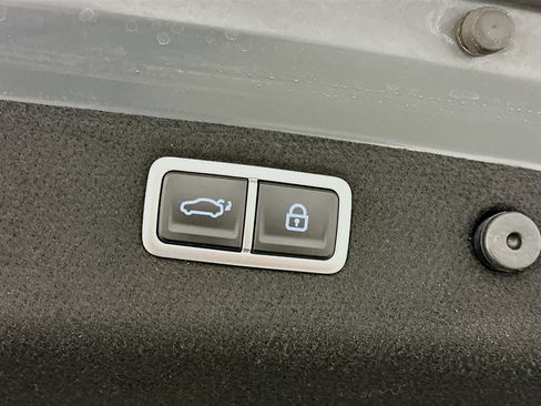 Used 2023 Genesis G70 3.3T w/ Sport Prestige Package image 32