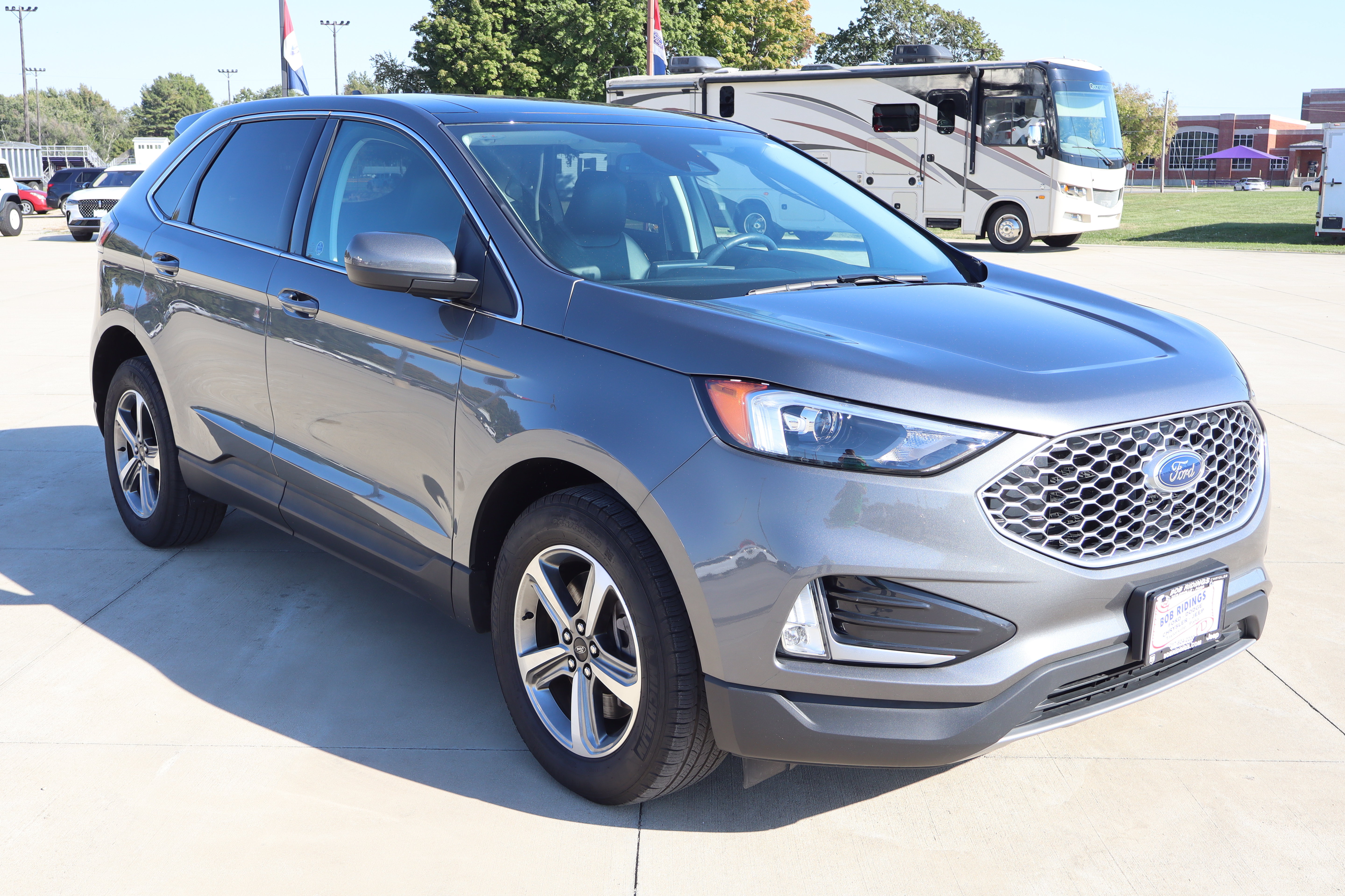 Used 2024 Ford Edge SEL w/ Convenience Package AWD/4WD image 3