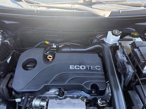 Used 2019 Chevrolet Equinox LS image 18