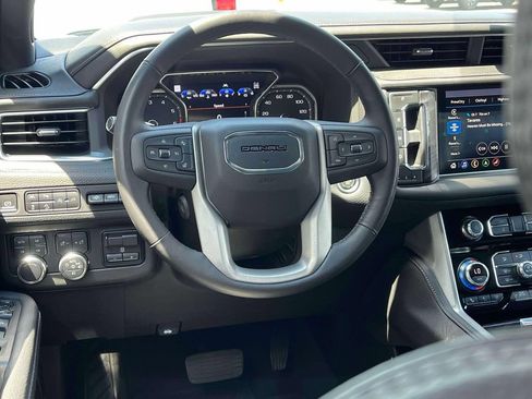 Certified 2021 GMC Yukon Denali w/ Denali Premium Package AWD/4WD image 12