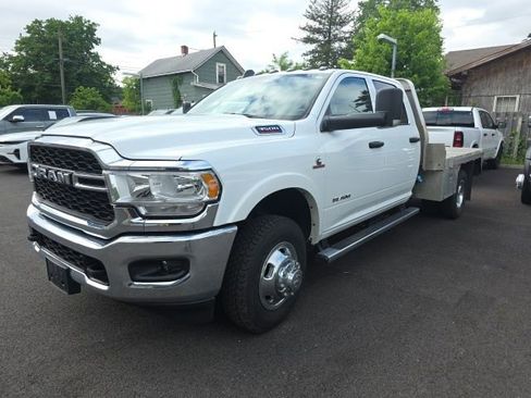Used 2022 RAM 3500 Tradesman w/ Chrome Appearance Group AWD/4WD image 2
