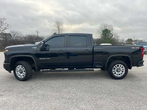 Used 2024 Chevrolet Silverado 2500 Custom w/ Custom Value Package image 4