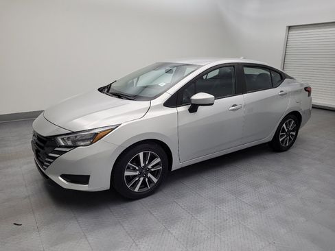Used 2025 Nissan Versa SV FWD image 2