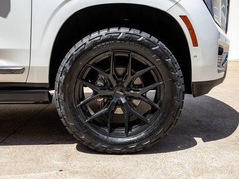 Used 2025 GMC Yukon Denali Ultimate AWD/4WD image 12