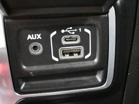 Used 2020 Jeep Wrangler Sport image 3