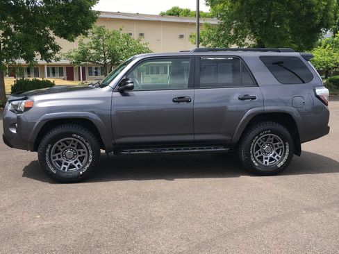 Used 2020 Toyota 4Runner Venture w/ Moonroof Package AWD/4WD image 3