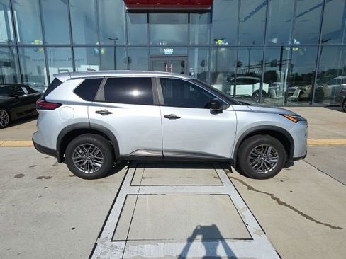 Used 2024 Nissan Rogue S image 3