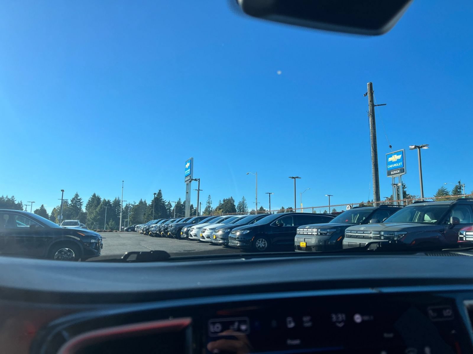 Used 2024 Chrysler Pacifica Touring-L FWD image 16