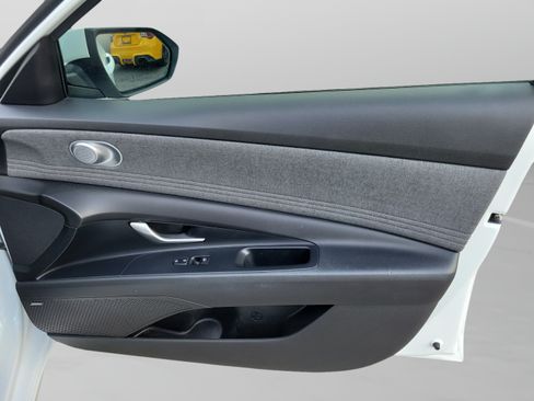 Used 2022 Hyundai Elantra Limited FWD image 26