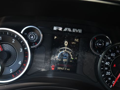 Used 2024 RAM 2500 Big Horn w/ Night Edition AWD/4WD image 13