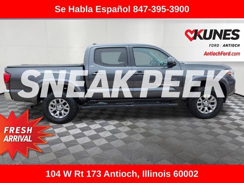 Used 2018 Toyota Tacoma SR5 AWD/4WD image 10