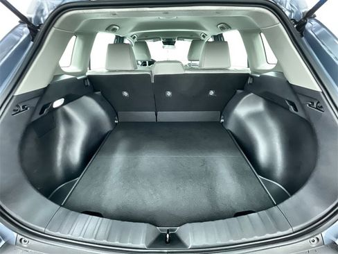 Used 2025 Toyota Corolla Cross L image 25