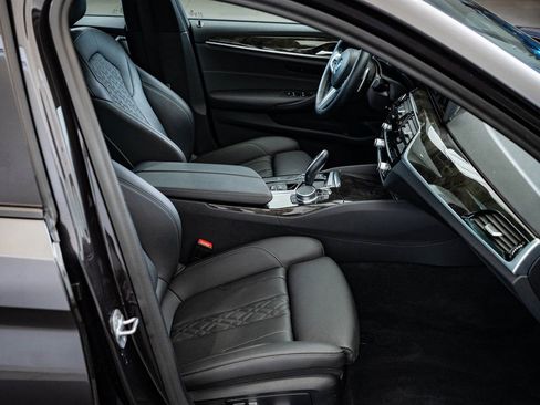 Used 2023 BMW 540i w/ M Sport Package image 23