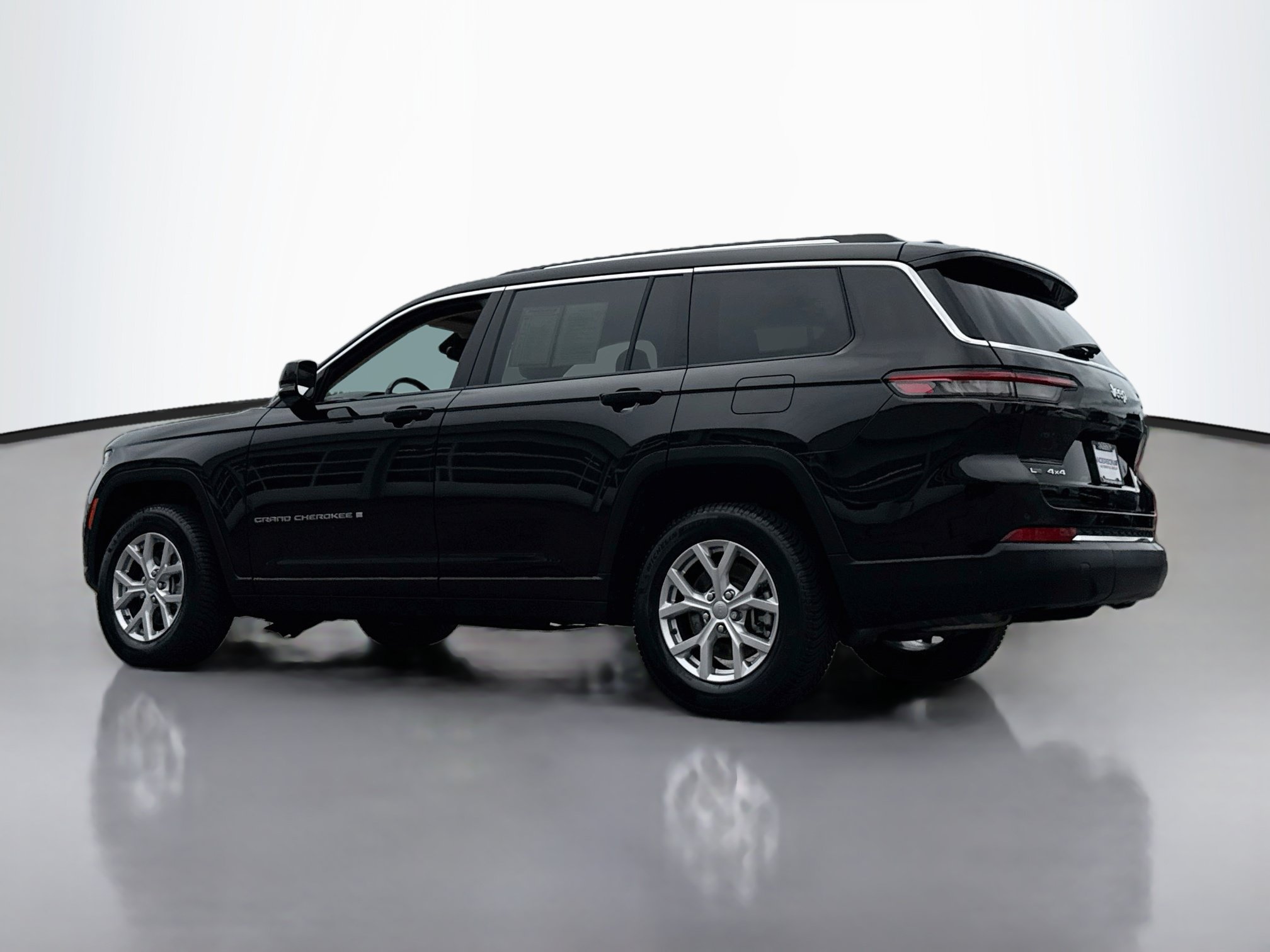 Used 2022 Jeep Grand Cherokee L Limited AWD/4WD image 5