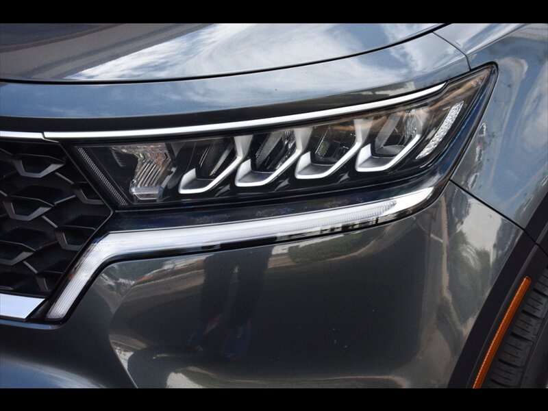Used 2022 Kia Sorento LX AWD/4WD image 47