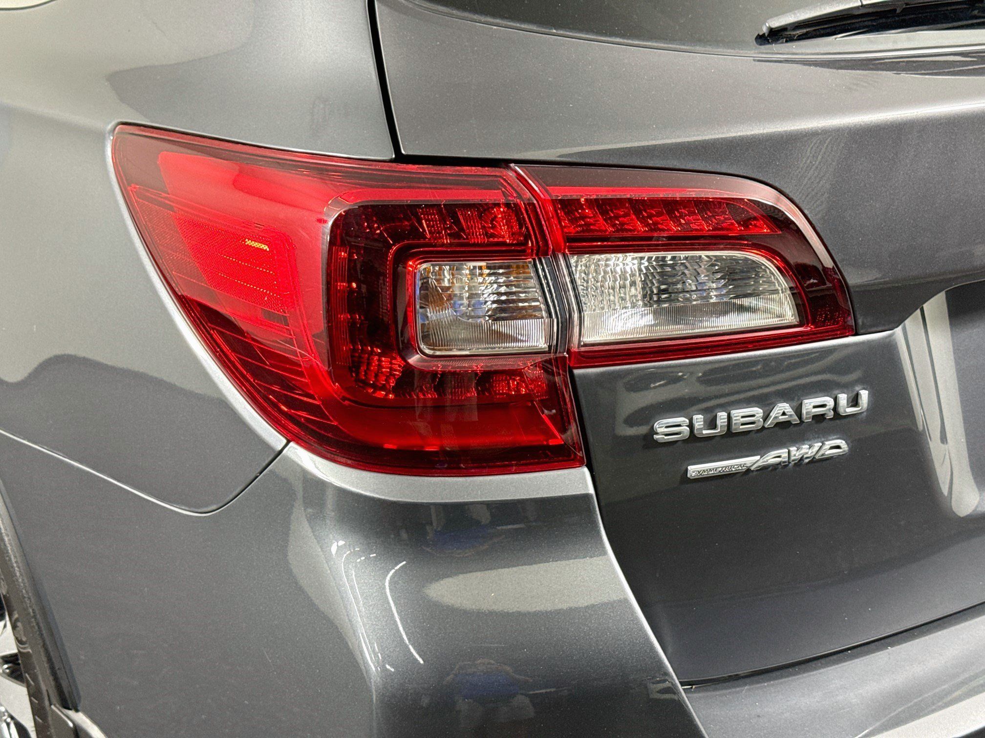 Used 2018 Subaru Outback 2.5i Limited AWD/4WD image 36