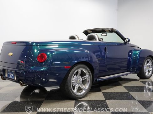 Used 2005 Chevrolet SSR w/ Preferred Equipment Group RWD image 13