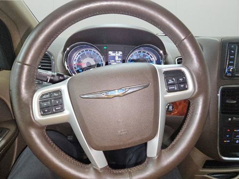 Used 2015 Chrysler Town & Country Touring-L w/ Driver Convenience Group FWD image 22