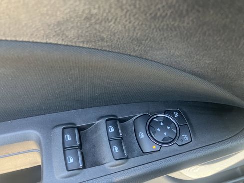 Used 2019 Ford Fusion SE FWD image 17