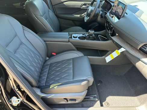 New 2026 Nissan Rogue Platinum w/ Tech Package AWD/4WD image 10