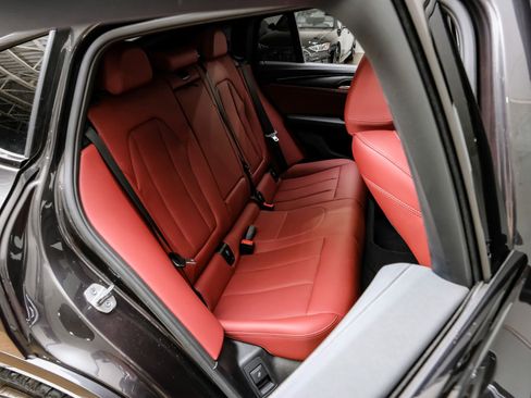 Used 2024 BMW X4 M40i w/ Shadowloine Package image 39