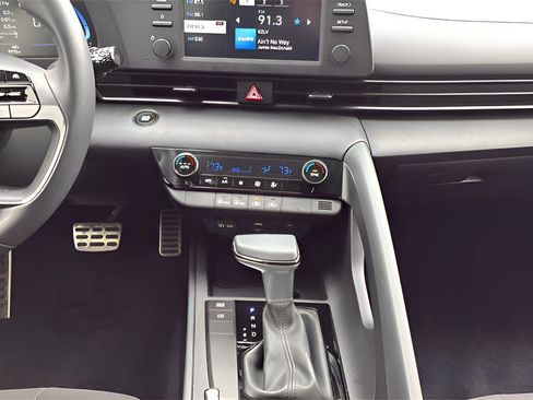 Certified 2025 Hyundai Elantra Sport FWD image 11