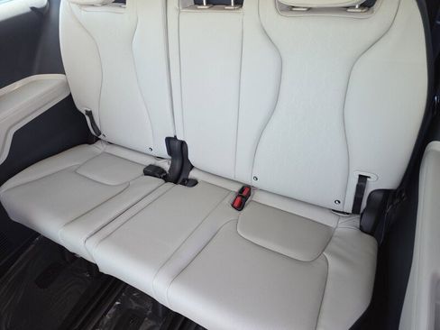 New 2026 Kia Carnival EX image 8