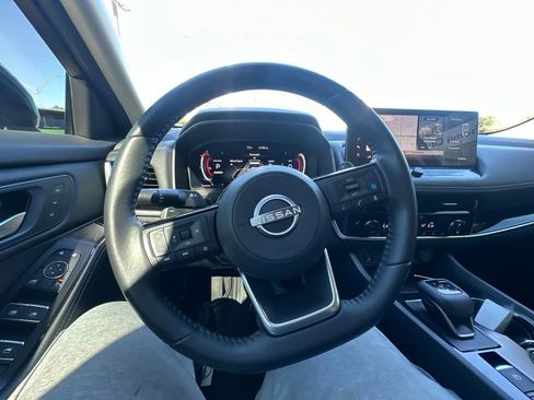 Used 2024 Nissan Rogue SL w/ SL Premium Package FWD image 11