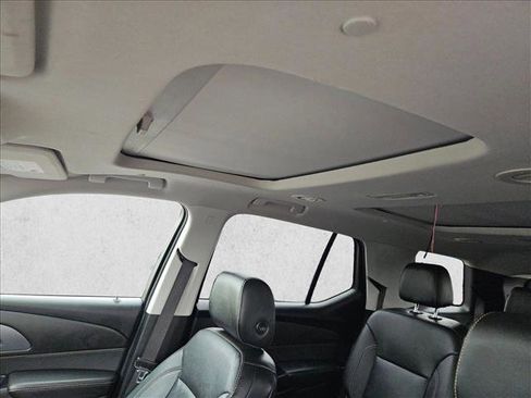 Used 2019 Chevrolet Traverse Premier w/ Redline Edition image 16