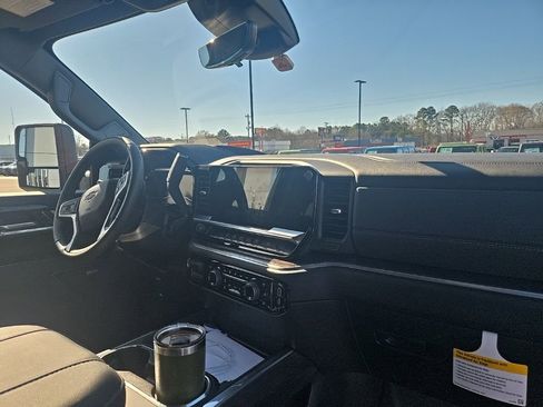 Used 2025 Chevrolet Silverado 2500 LTZ w/ LTZ Plus Package image 37