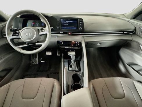 Certified 2025 Hyundai Elantra Sport FWD image 23