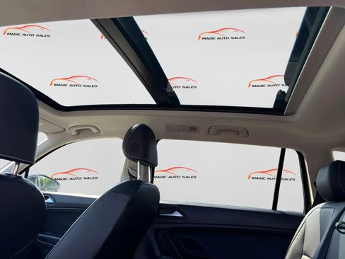 Used 2021 Volkswagen Tiguan SE w/ Panoramic Sunroof Package AWD/4WD image 35