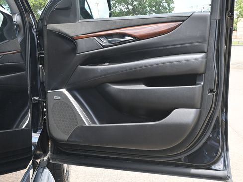 Used 2019 Cadillac Escalade Luxury RWD image 27