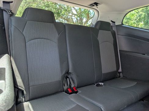 Used 2017 Chevrolet Traverse LT w/ Style and Technology Package FWD image 16