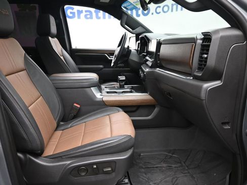 Used 2023 Chevrolet Silverado 1500 High Country w/ High Country Premium Package AWD/4WD image 9