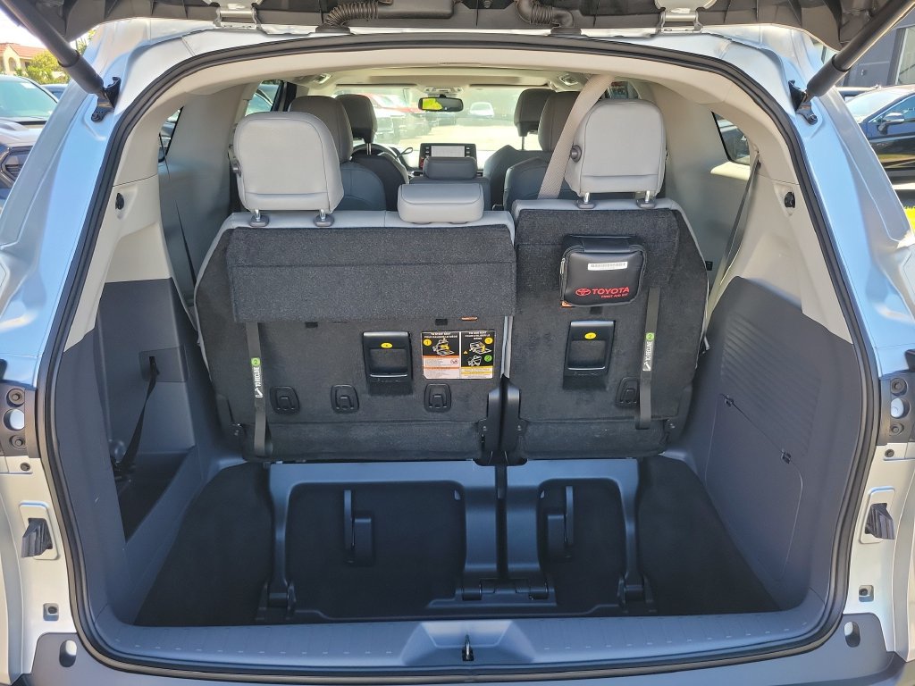 Used 2024 Toyota Sienna XLE FWD image 10
