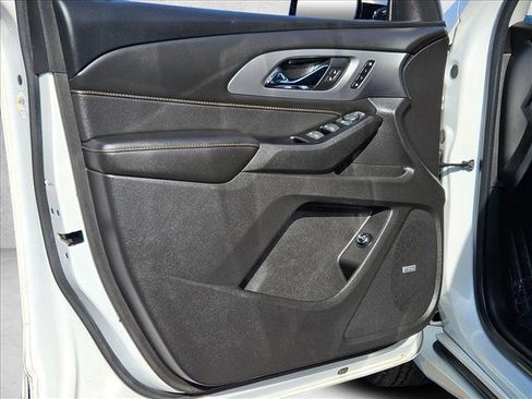 Used 2018 Chevrolet Traverse Premier w/ Driver Confidence II Package FWD image 10