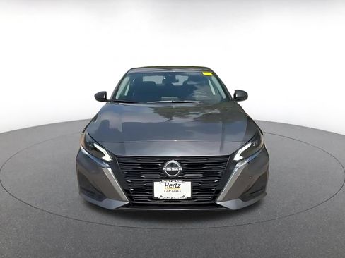 Used 2025 Nissan Altima 2.5 SV FWD image 4