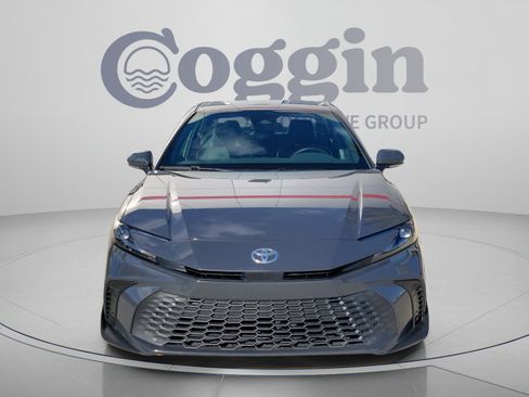 Used 2025 Toyota Camry SE FWD image 5