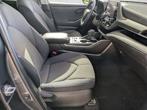 Used 2024 Toyota Highlander LE image 22