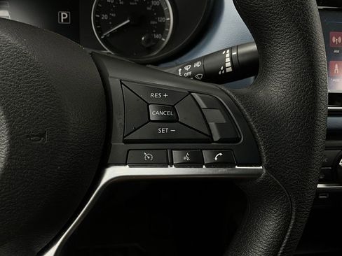 Used 2025 Nissan Versa SV image 30