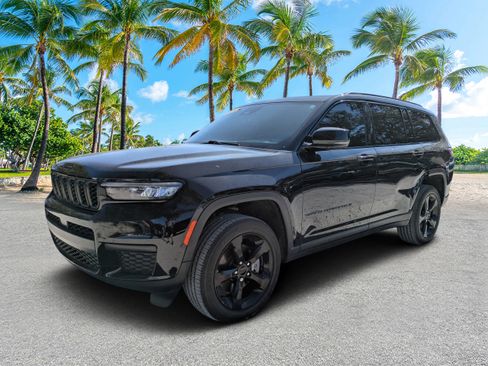 Used 2024 Jeep Grand Cherokee L Altitude RWD image 8