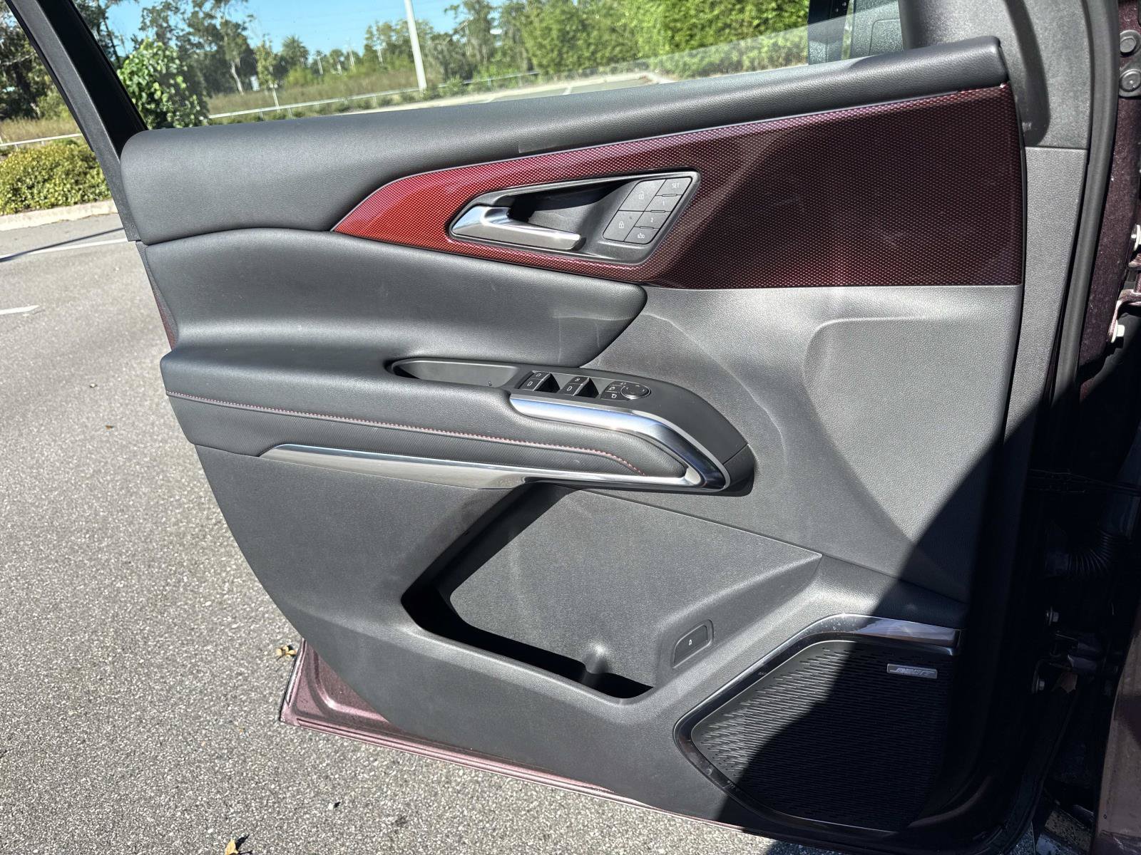 Used 2025 Chevrolet Traverse RS FWD image 18
