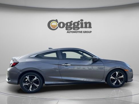 Used 2018 Honda Civic Touring image 7