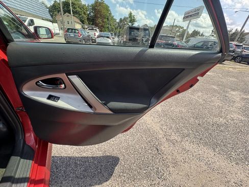 Used 2010 Toyota Camry SE image 17