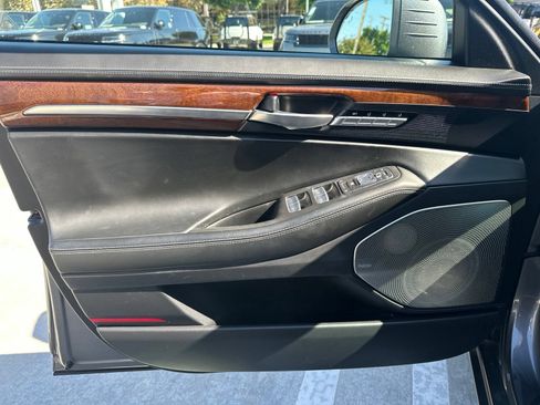 Used 2017 Genesis G90 5.0 Ultimate RWD image 14