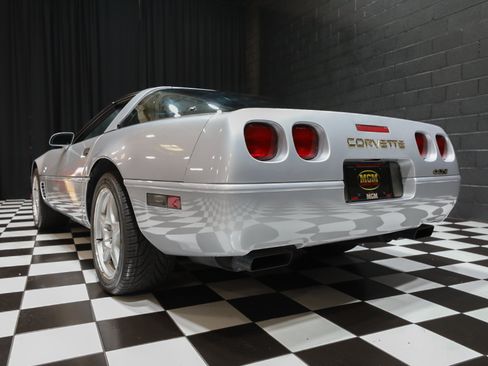 Used 1996 Chevrolet Corvette Coupe RWD image 26