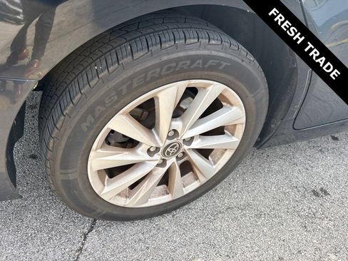 Used 2022 Toyota Camry LE FWD image 9
